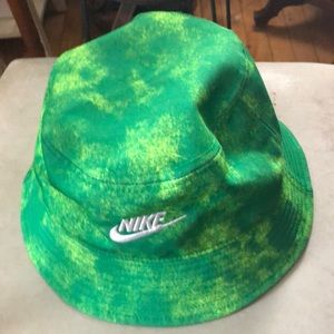 Nike Green tie dyed bucket hat M/L